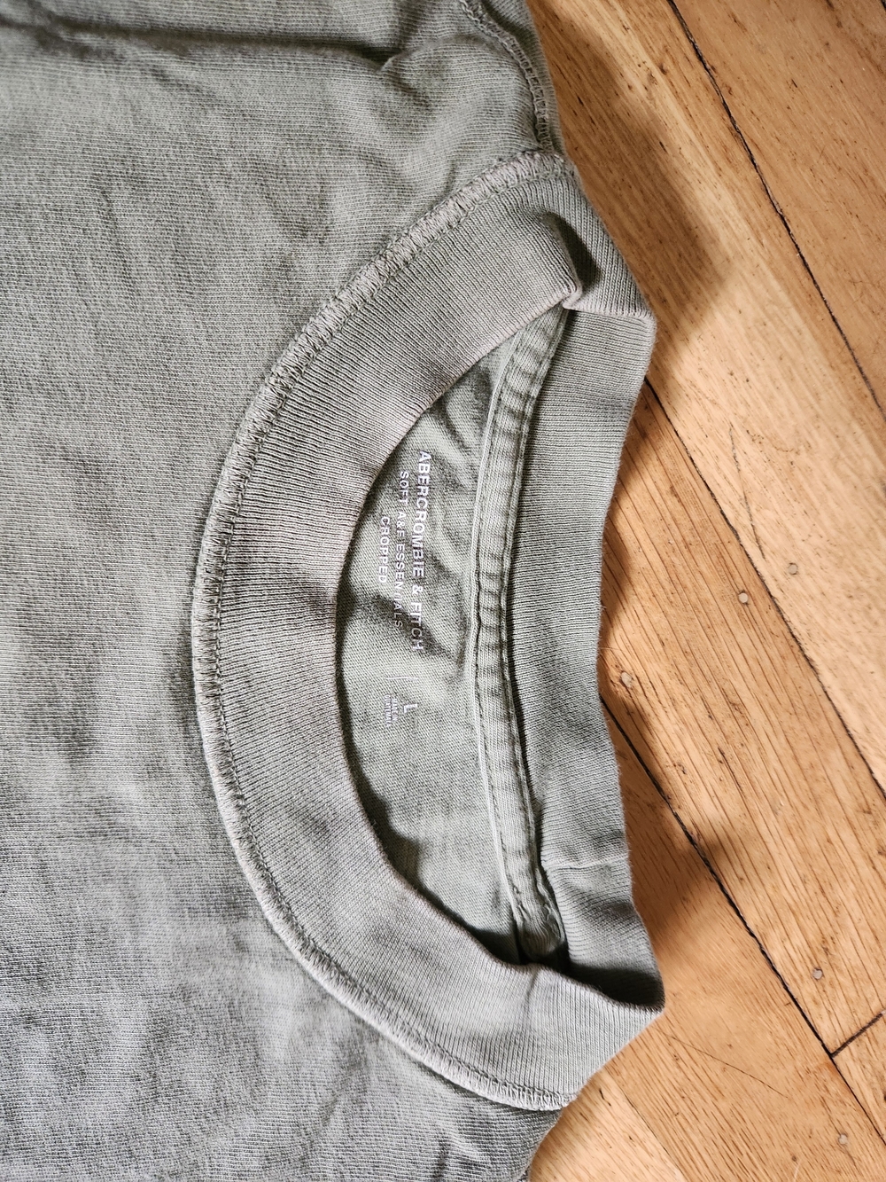 Abercrombie & Fitch Lot (4) Mens Soft Essentials Cropped Tees - Picture 6 of 9